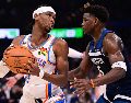 Shai Gilgeous-Alexander, comandando a los campeones en otra gran temporada, pinta como el favorito al Jugador Más Valioso. AFP/ J. GATELEY.