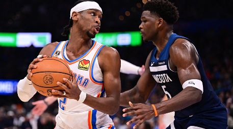 Shai Gilgeous-Alexander, comandando a los campeones en otra gran temporada, pinta como el favorito al Jugador Más Valioso. AFP/ J. GATELEY.