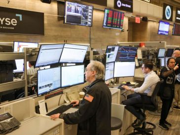 Wall Street comenzó la semana en verde y su principal indicador, el Dow Jones de Industriales, ganó este lunes un 0.83 %. EFE / ARCHIVO