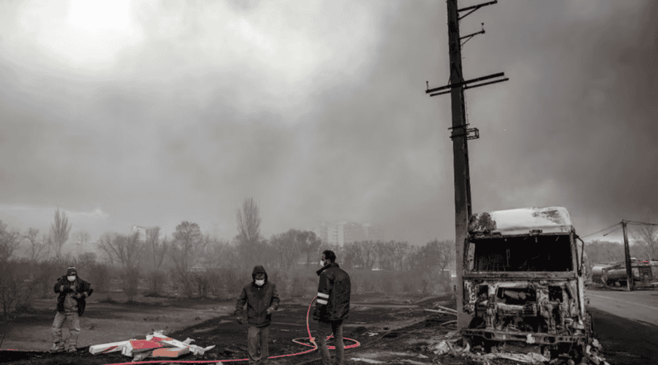 La actual operación de evacuación responde a una drástica escalada de violencia en la región iniciada el pasado 28 de febrero de 2026. AFP