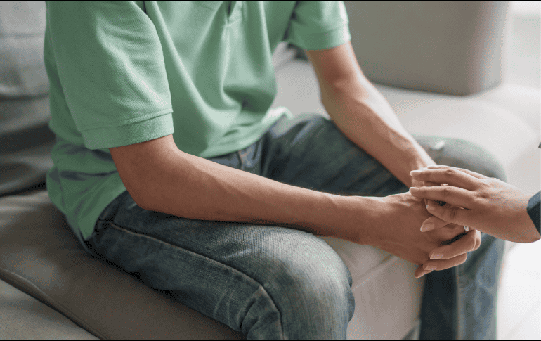 Para poder orientar a los hijos, los padres deben dejar de lado prejuicios e incomodidades y buscar el momento adecuado para la conversación. ESPECIAL/Canva