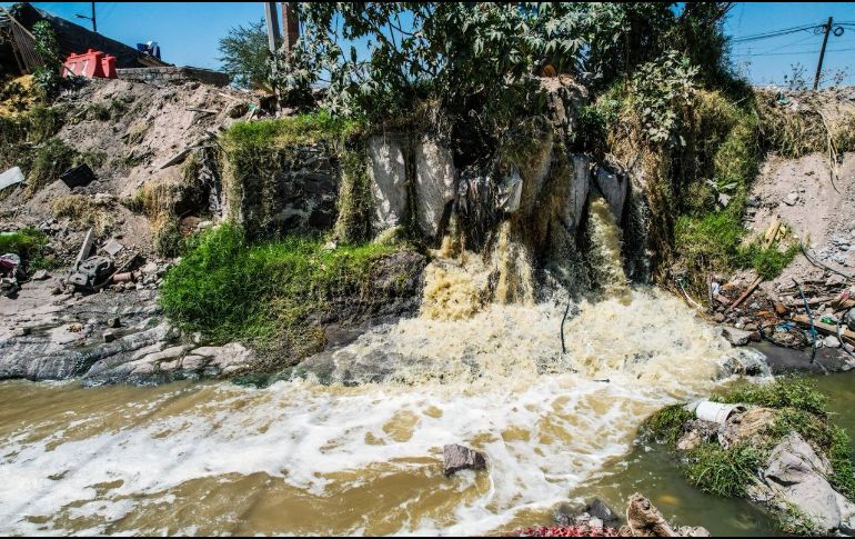 Así lucen cuatro puntos de descarga de aguas residuales documentados en los municipios de Tlajomulco de Zúñiga y Tlaquepaque. EL INFORMADOR / A. Navarro