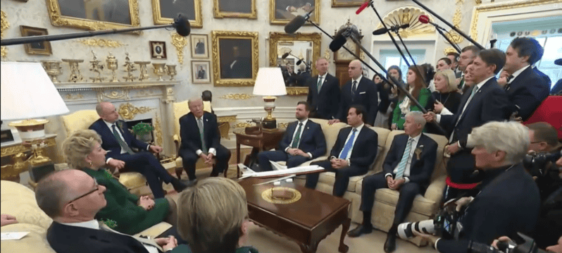 Donald Trump expresó&nbsp;su confianza en que el estrecho de Ormuz volverá a ser seguro para la navegación en poco tiempo. EFE