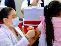 La baja se refuerza con la vacunación, que supera 2.8 millones de dosis aplicadas en Jalisco. ESPECIAL