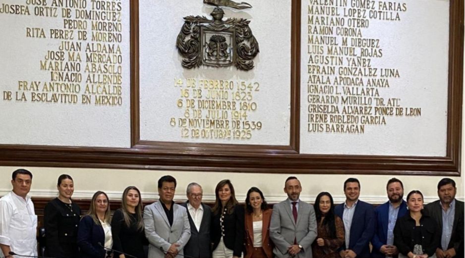 Autoridades municipales destacaron que las obras impulsadas por el religioso siguen beneficiando a la población en áreas como salud, educación y vivienda. CORTESÍA