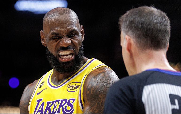 LeBron James sigue marcando la pauta en su temporada 23 en la NBA.EFE/C. Herrera