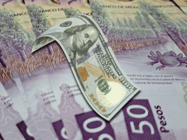 Hoy, la mejor opción en la compra del dólar —en este momento de la mañana, a las 07:20 horas— es en Banamex; y la venta, en BBVA Bancomer. ESPECIAL / CANVA