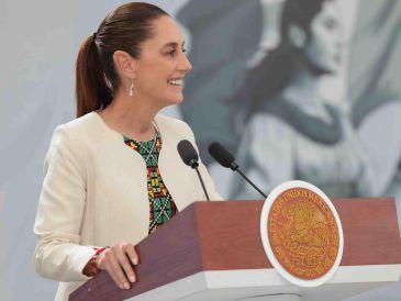 La Presidenta de México, Claudia Sheinbaum Pardo, encabeza su conferencia de prensa matutina desde Isla Mujeres, Quintana Roo. SUN/ Gobierno de México