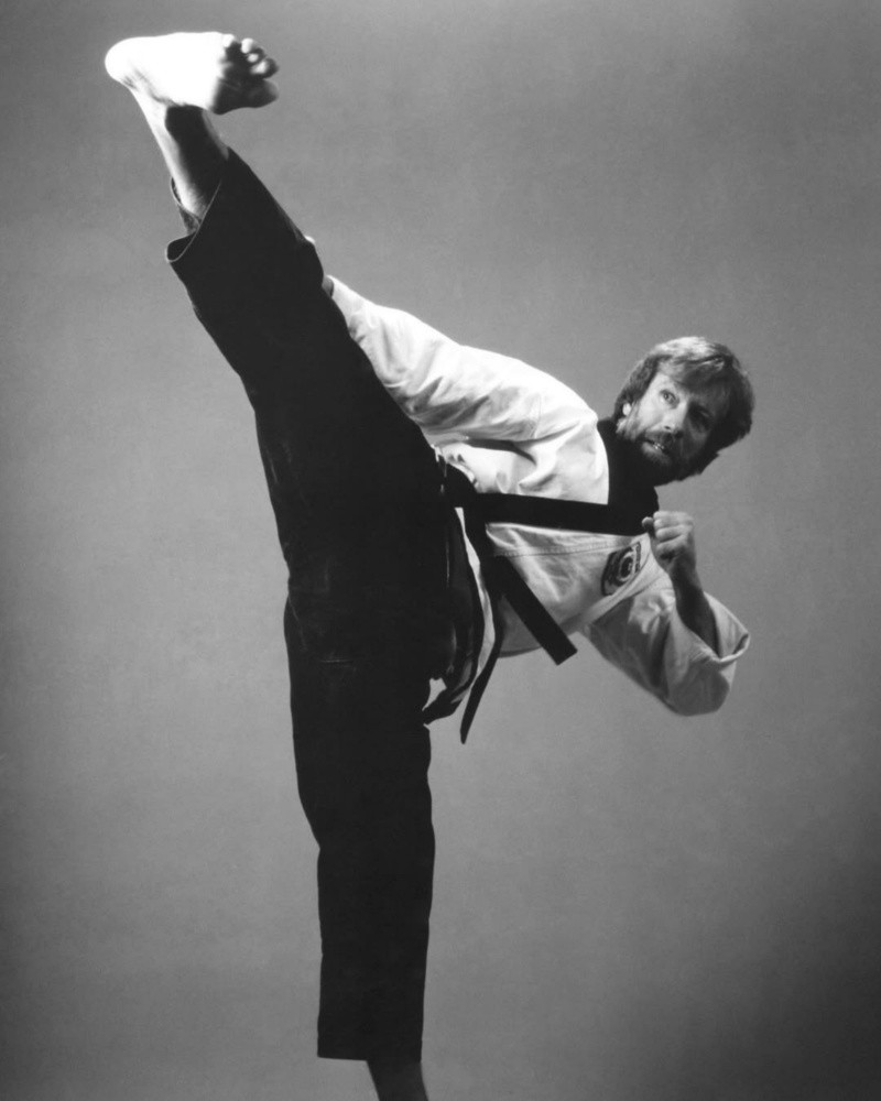 &nbsp;&nbsp;INSTAGRAM/@chucknorris