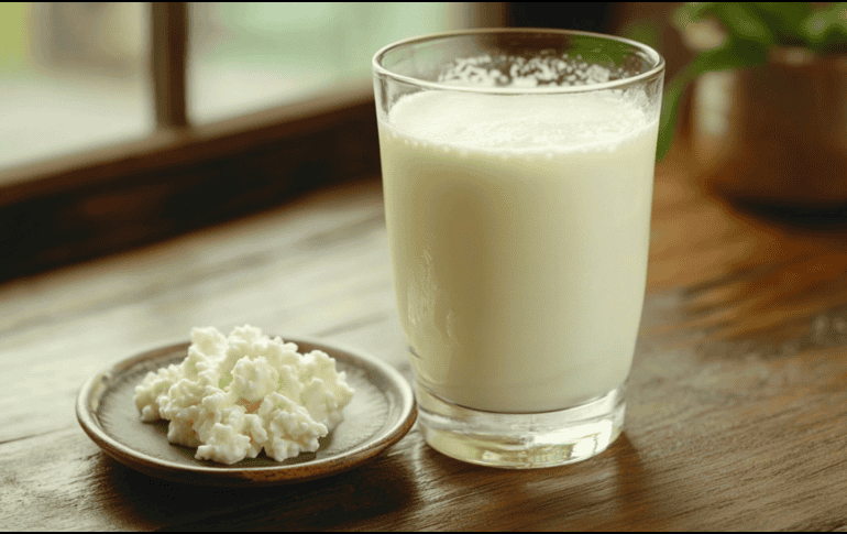 El kéfir se obtiene a partir del fermento conocido como búlgaros de leche. ESPECIAL / CANVA