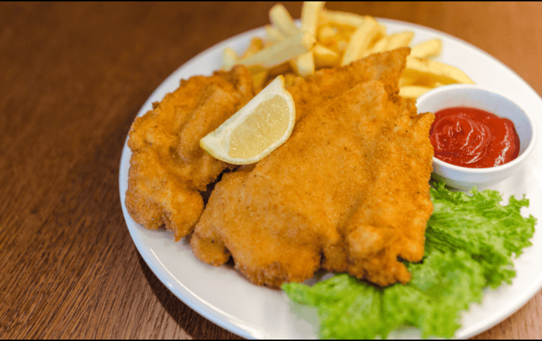 Son varios aspectos los que juegan un papel importante para lograr la fritura perfecta en las proteínas. CANVA