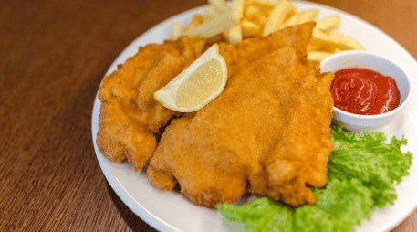 Son varios aspectos los que juegan un papel importante para lograr la fritura perfecta en las proteínas. CANVA