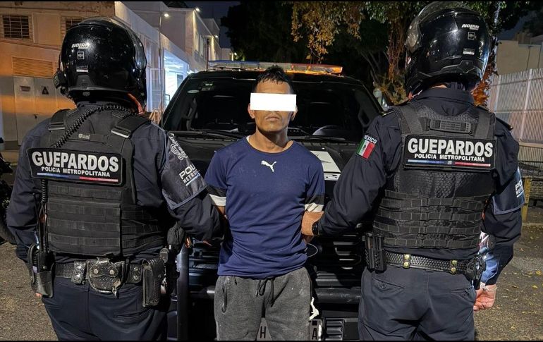 Los oficiales desplegaban una columna de vigilancia cuando detectaron a un hombre que presuntamente los insultó. ESPECIAL / Policía Metropolitana