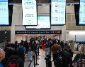 La suspensión de los fondos por un bloqueo presupuestal parcial en el Congreso ha provocado filas más largas de lo habitual en los controles de seguridad de los aeropuertos, donde los empleados de seguridad trabajan sin recibir salario desde febrero. AFP / R. Schemidt