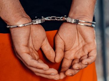 A la persona detenida, de apariencia joven, se le acusó de haber ocultado debajo de sus ropas diversas mercancías e intentó salir del establecimiento sin pagarlas. Pexels