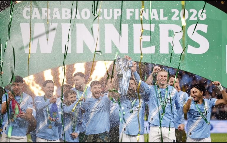 Con dos goles de Nico O'Reilly, Manchester City se proclamó campeón de la Carabao Cup. EFE /  TOLGA AKMEN