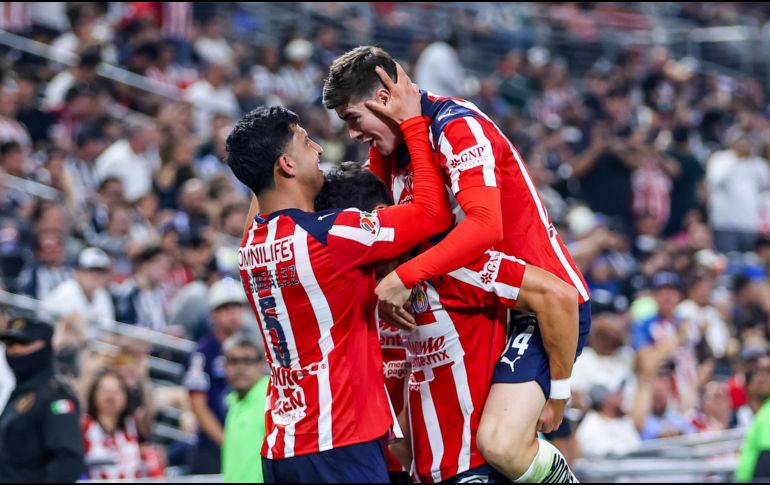 El Guadalajara consolidó su liderazgo al alcanzar los 30 puntos tras imponerse a Rayados en un duelo de alta intensidad. IMAGO7.