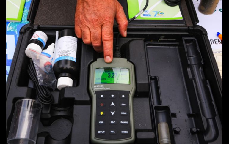 Ciudadanos se manifestaron en el Centro de Guadalajara para exigir una emergencia sanitaria por la mala calidad del agua en la ZMG. EL INFORMADOR / J. Acosta