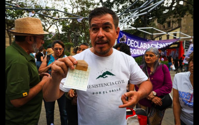 Ciudadanos se manifestaron en el Centro de Guadalajara para exigir una emergencia sanitaria por la mala calidad del agua en la ZMG. EL INFORMADOR / J. Acosta