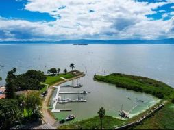 Especialistas coincidieron en la necesidad de construir un segundo acueducto Chapala-Guadalajara, modernizar la infraestructura existente y atender de fondo la contaminación del lago. EL INFORMADOR/ Archivo