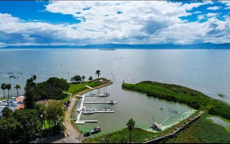 Especialistas coincidieron en la necesidad de construir un segundo acueducto Chapala-Guadalajara, modernizar la infraestructura existente y atender de fondo la contaminación del lago. EL INFORMADOR/ Archivo