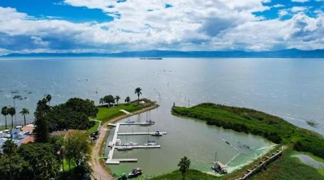 Especialistas coincidieron en la necesidad de construir un segundo acueducto Chapala-Guadalajara, modernizar la infraestructura existente y atender de fondo la contaminación del lago. EL INFORMADOR/ Archivo