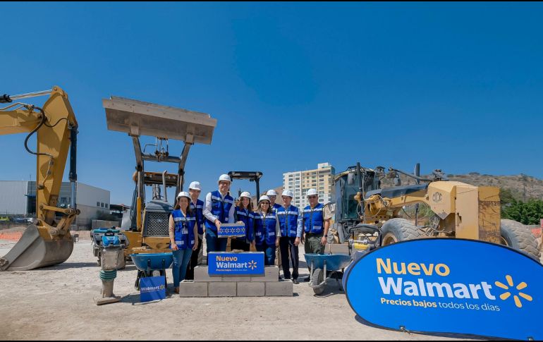 El pasado viernes 20 de marzo, la cadena Walmart colocó la primera piedra de una nueva sucursal tipo Supercenter que abrirá en el municipio. CORTESÍA/ Desarrollo Económico Jalisco