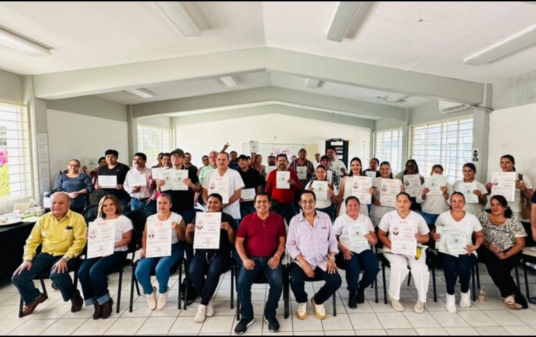 Durante el acto también se reconoció el trabajo del equipo operativo y académico, así como la labor de las y los instructores. CORTESÍA