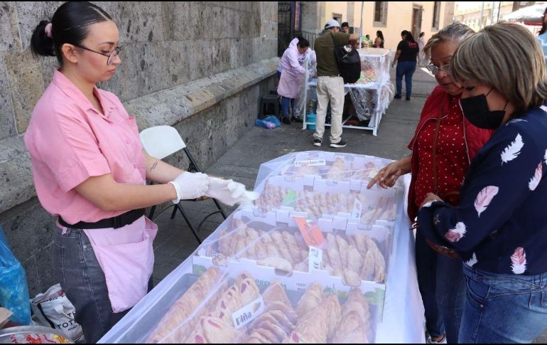 Se permitirá la colocación de puestos con artículos como empanadas, palmas, cirios, agua y más productos en distintos puntos de la ciudad. CORTESÍA