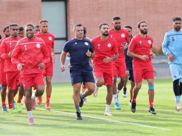 El cuerpo técnico de Nueva Caledonia supervisó ejercicios enfocados en la adaptación al clima y la altitud de la zona metropolitana de Guadalajara. CORTESÍA/ ATLAS FC