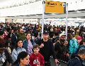 Filas de varias horas, vuelos cancelados y miles de pasajeros afectados marcaron el colapso en aeropuertos de Estados Unidos, provocado por el cierre parcial del Gobierno y la falta de personal en los filtros de seguridad. AP