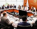 Ignacio Mier (a la derecha, de corbata roja), coordinador de Morena y presidente de la Jucopo en el Senado, afirmó que este día se alistará en comisiones una votación para que el Plan B electoral llegue al pleno. SUN