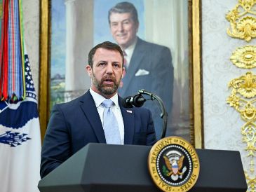 Markwayne Mullin, senador republicano de Oklahoma, fue confirmado para el cargo ayer lunes en el Senado, con una votación de 54 votos a favor y 45 en contra. EFE / G. Sloan