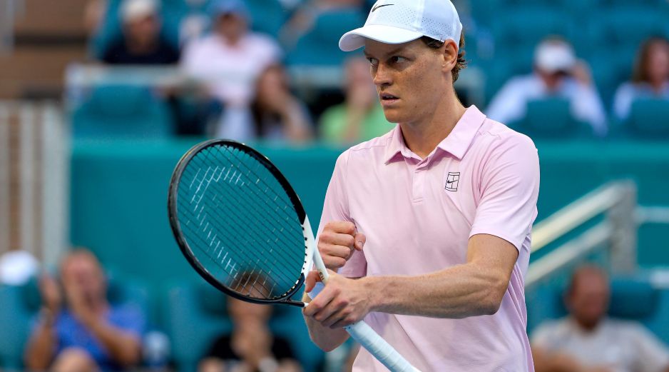 Jannik Sinner se metió a los mejores ocho de un Masters por vigésima vez tras dejar en el camino a un agresivo Alex Michelsen con parciales de 6-5 y 7-6(4). EFE/ A. Boal.