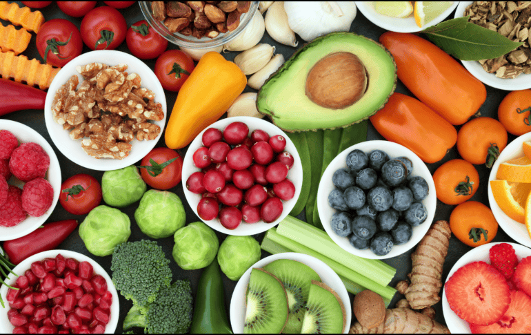 Leer etiquetas, revisar ingredientes y optar por alimentos frescos y poco procesados puede marcar una diferencia importante en la calidad de la dieta.  CANVA