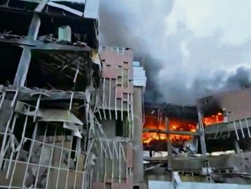 Instalaciones militares en Teherán arden tras un bombardeo del Ejército hebreo. AFP