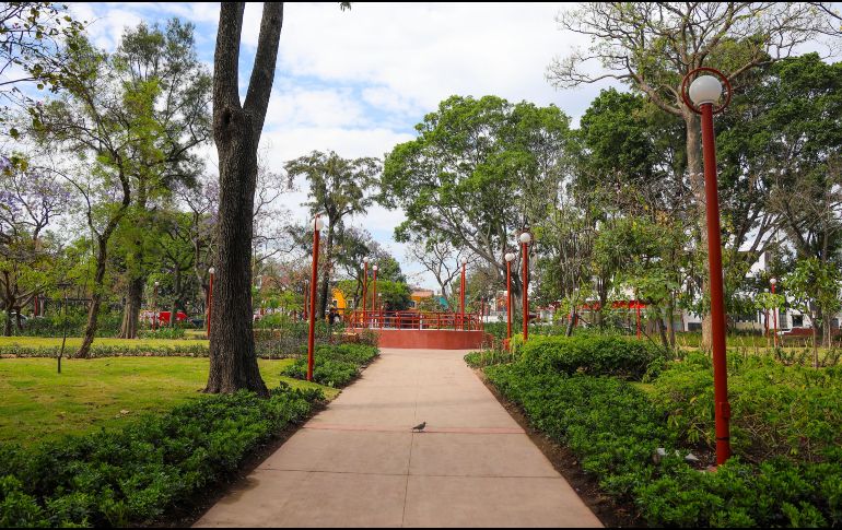 Entre los trabajos más relevantes destacan la renovación de bancas, luminarias, suelos, áreas recreativas y los mosaicos de la estación del Tren Ligero, además de mejoras en las vialidades cercanas. EL INFORMADOR/ A. Navarro