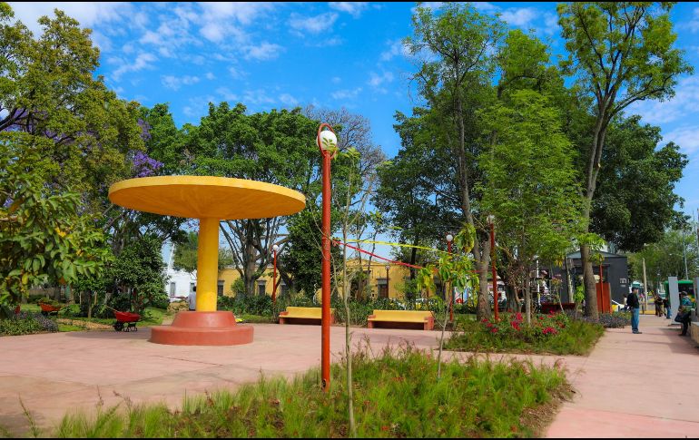 Entre los trabajos más relevantes destacan la renovación de bancas, luminarias, suelos, áreas recreativas y los mosaicos de la estación del Tren Ligero, además de mejoras en las vialidades cercanas. EL INFORMADOR/ A. Navarro