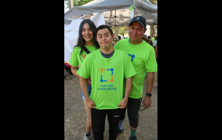 Mariana Serrano, Ángel Serrano y Martín Serrano. GENTE BIEN JALISCO / Caminata Anual por el Síndrome de Down