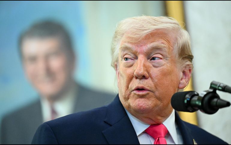 El viaje a China se planeó durante meses, pero comenzó a desmoronarse a medida que Trump presionaba a Beijing y a otras potencias mundiales para que usaran su poderío militar para proteger el estrecho de Ormuz. EFE/G. SLOAN