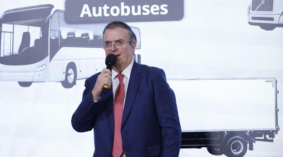 El presidente ejecutivo de la Asociación Nacional de Productores de Autobuses, Camiones y Tractocamiones reconoció los apoyos a la industria impulsado por el Gobierno de México. EFE / S. Gutiérrez