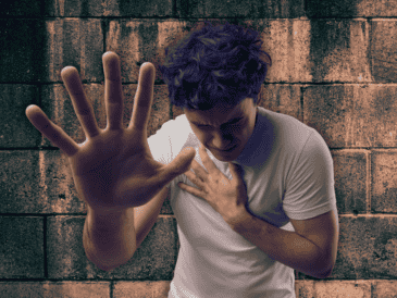 Es importante no olvidar que un ataque de pánico puede aparecer de forma repentina y sin previo aviso. ESPECIAL / CANVA