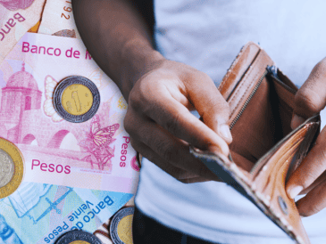 De acuerdo con Bravo, 21% de las personas que se encuentran endeudadas están entre 31 y 35 años de edad, tanto hombres como mujeres. ESPECIAL / CANVA