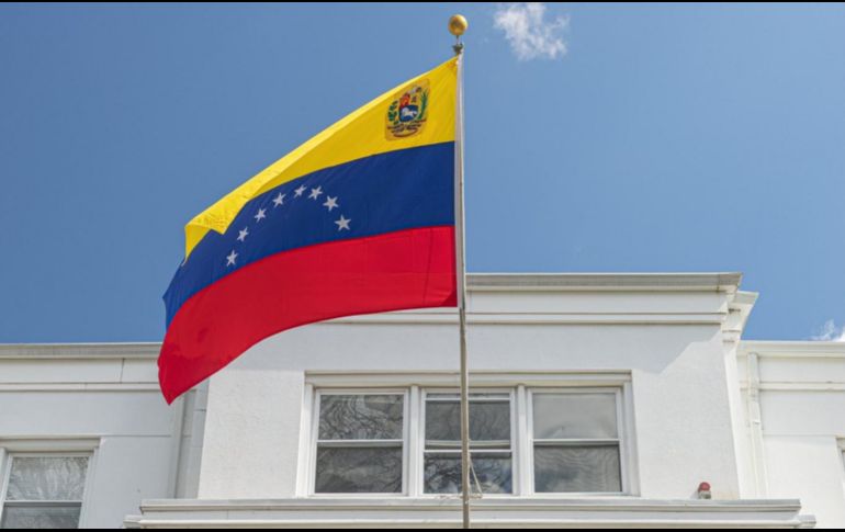 Félix Plasencia, encargado de negocios de Venezuela para Estados Unidos, publicó fotos de las embajadas para anunciar la noticia. X/@plasenciafelixr