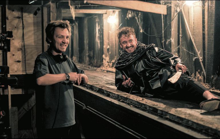 El director Kirill Sokolov y Tom Felton como Kevin en “They Will Kill You”. CORTESÍA