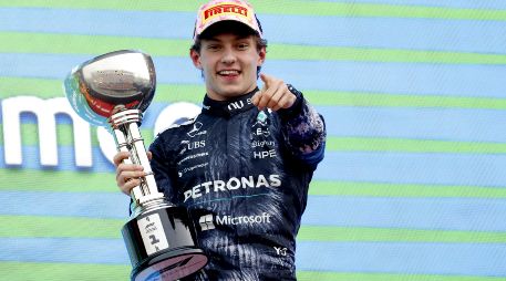 Antonelli (Mercedes) dominó la carrera tras un safety car. En el podio lo acompañaron Oscar Piastri  (McLaren) y Charles Leclerc (Ferrari). EFE/F. Robichon