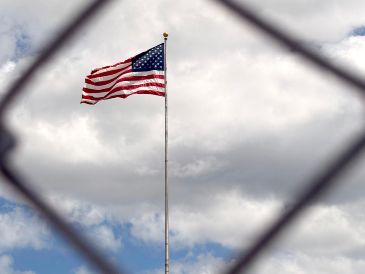 Irán disparó seis misiles balísticos y 29 drones contra la base aérea Prince Sultan de Arabia Saudí en un ataque el viernes que dejó al menos 15 militares heridos. EFE/Y. García