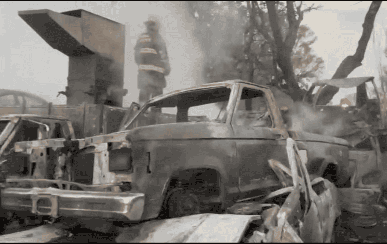 Tras varias horas de trabajo, el fuego fue controlado y extinguido en su totalidad alrededor de las 09:00 horas. ESPECIAL