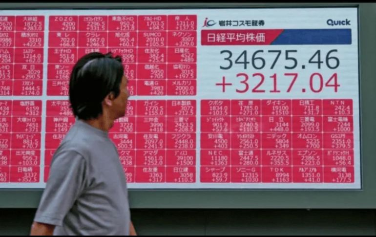 Poco después del inicio de las operaciones el indicador, que agrupa a los 225 títulos más representativos del mercado, bajaba un 4,52%. XINHUA