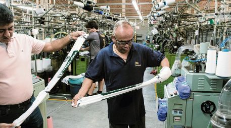 Producción de calcetines en planta textil de Jalisco, donde se elaboran prendas para distintos mercados nacionales e internacionales. EL INFORMADOR/ Archivo